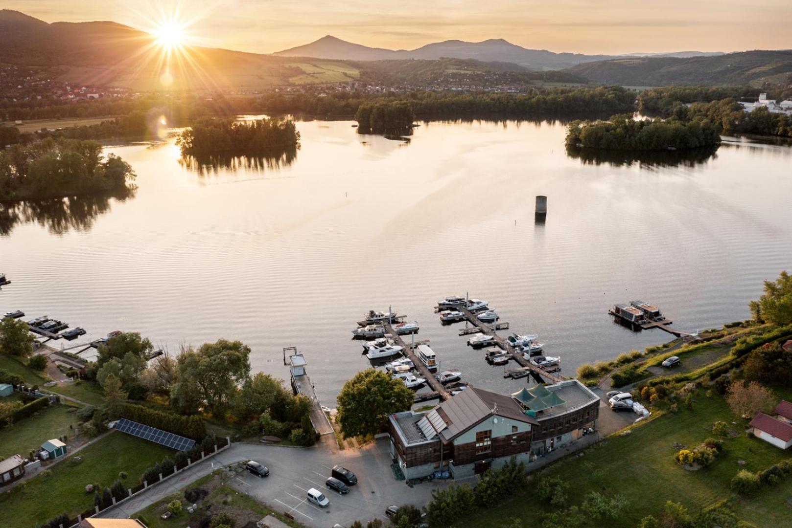 Hotel Marina Labe Pistany Exteriér fotografie